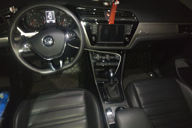 Used Volkswagen Touran 2018 Volkswagen Touran L 280TSI DSG Comfort Edition 7 Seats China V Emission Standard Center Console