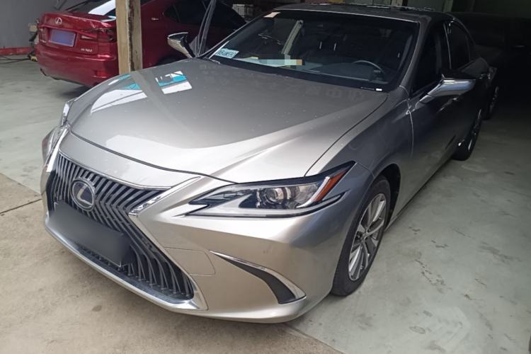Used Lexus ES 2020 300h Premier Edition
