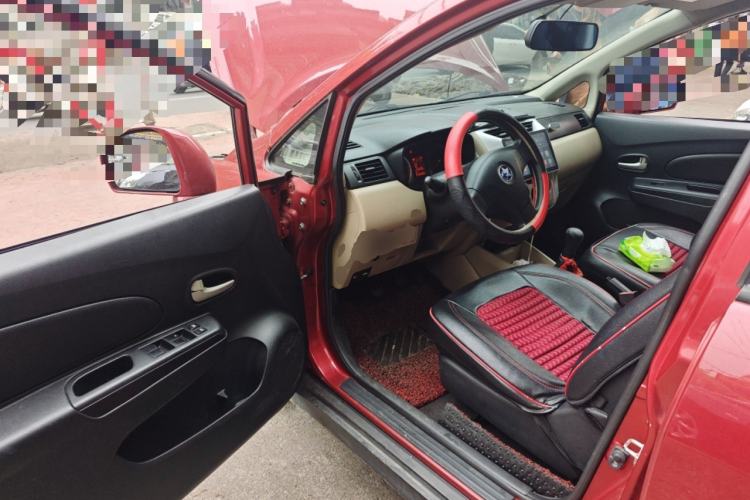 Used Venucia R50 2013 1.6L Manual Fashion Edition