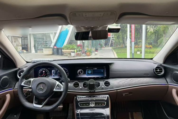 Used Mercedes-Benz E-Class 2016 E 300 L Sporty and Stylish Model Interior 2