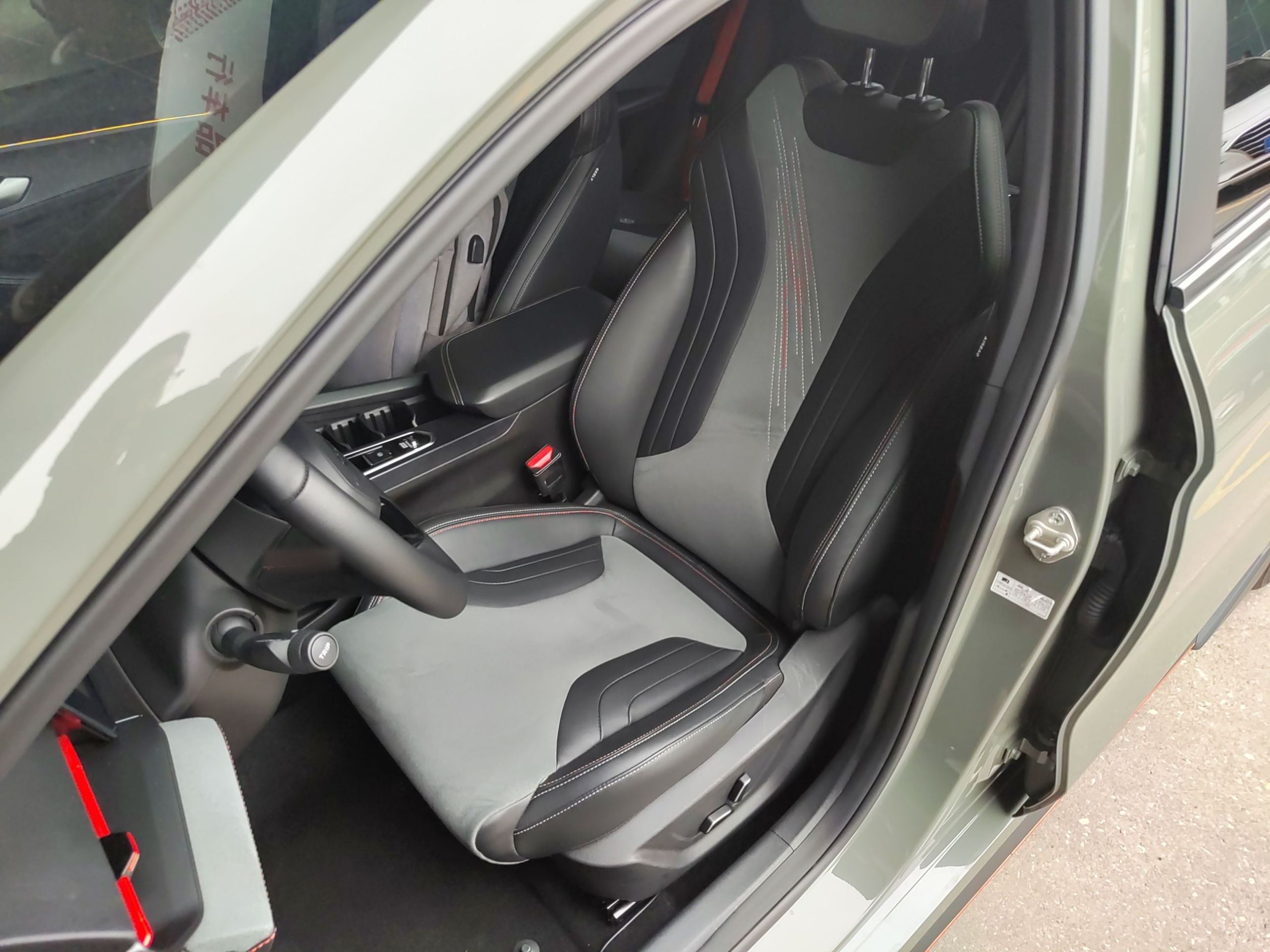 Переднее сиденье в автомобиле