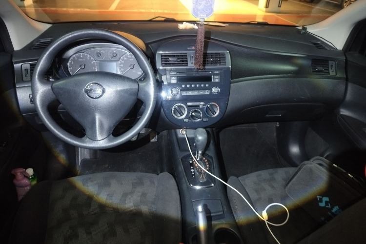 Used Nissan Tiida 2011 1.6L CVT Comfort Model Center Console