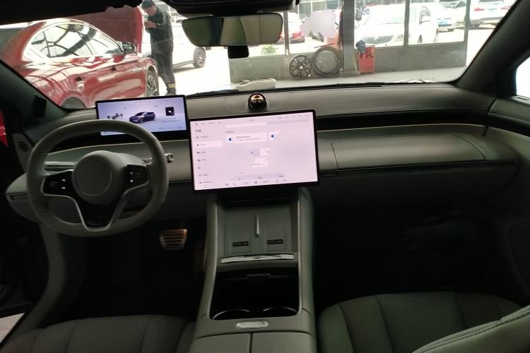 Used Hima Luxeed S7 2025 705 km Pro Center Console