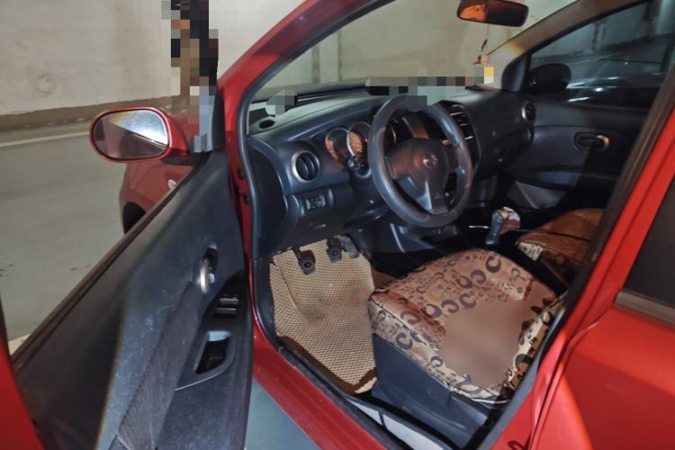 Used Nissan Livina 2010 Jingyue Edition 1.6L Manual All-Around Model