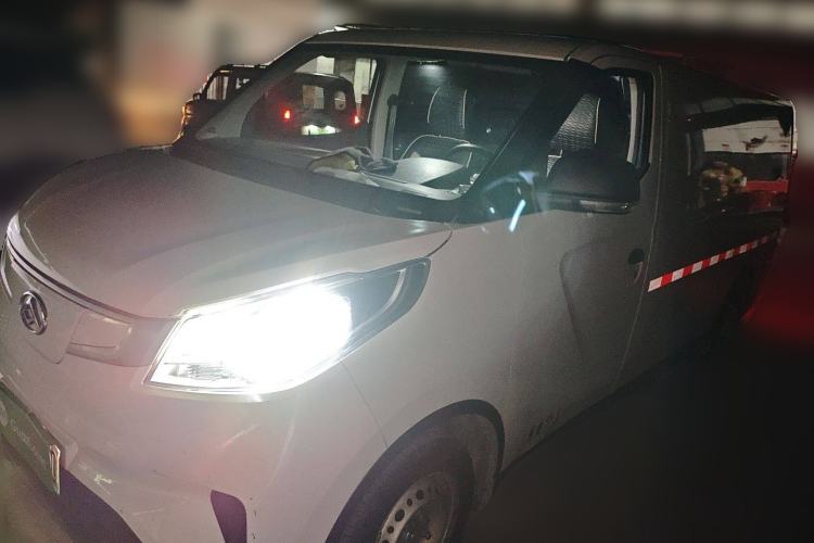 Used SAIC MAXUS EV30 2022 Pure-Electric Smart Logistics Expert with Long Wheelbase Guoxuan