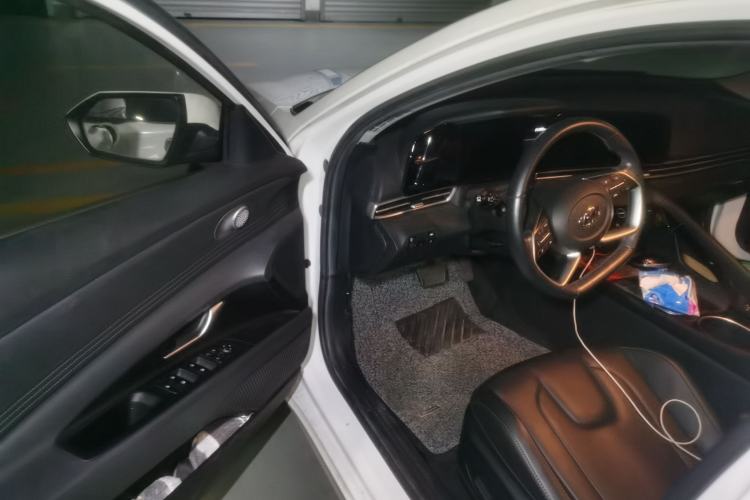 Used Hyundai Elantra 2021 1.5L CVT LUX Prestige Edition Driver Seat