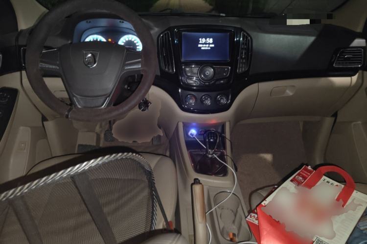 Used Baojun 730 2014 1.5L manual Comfort version 7 seats
