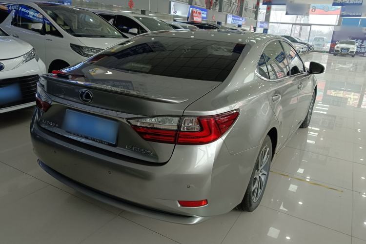 Used Lexus ES 2015 300h Comfort Edition
