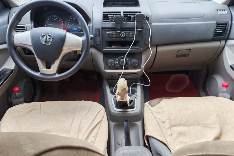 Used BAIC Weiwang M20 2014 1.5L practical type BJ415A Center Console