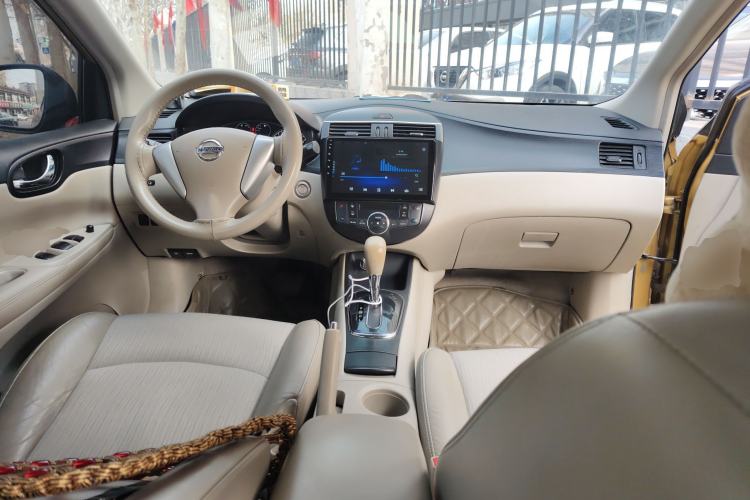 Used Nissan Tiida 2011 1.6L CVT Smart Version Center Console