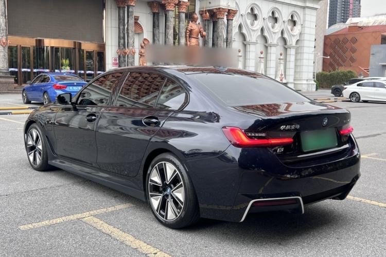 Used BMW i3 2023 eDrive 40 L Midnight Sports Package
