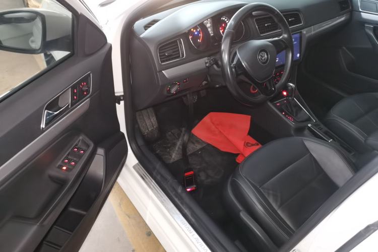 Used Volkswagen Gran Lavida 2015 1.6L Automatic Comfort Edition Driver Seat