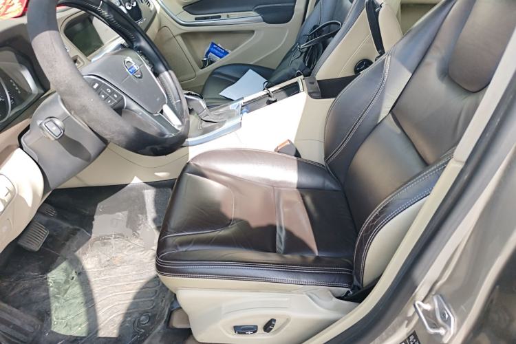 Used Volvo S60 2014 S60L 2.0T Zhiyuan Edition
