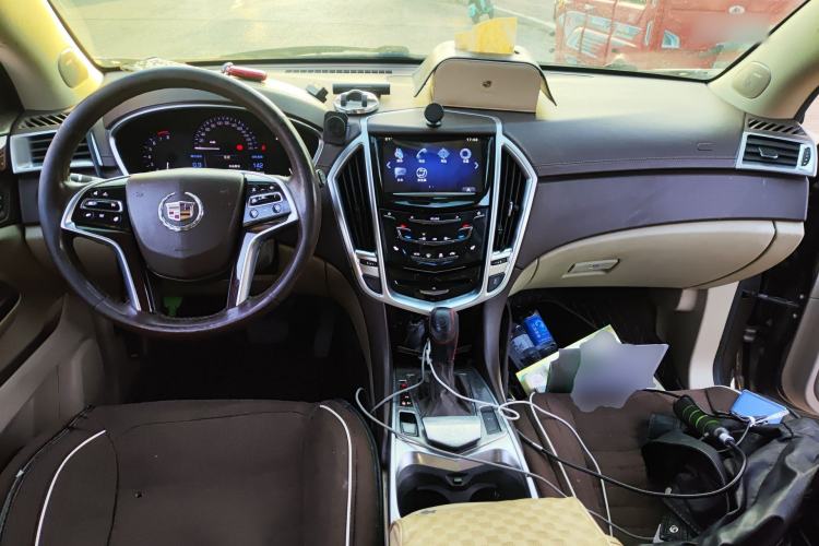 Used Cadillac SRX 2014 3.0L Elite Model Center Console