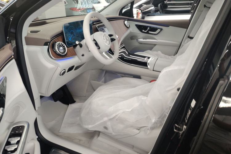 Used Mercedes-Benz EQE SUV 2024 500 4MATIC Luxury Edition Left Front Seat