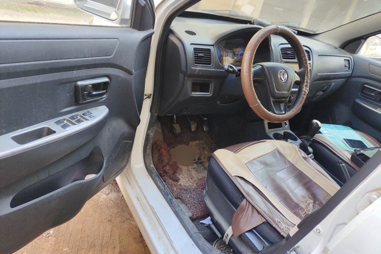 Used Dongfeng Fengon 330 2014 1.5L Manual Utility Version DK15 Driver Seat