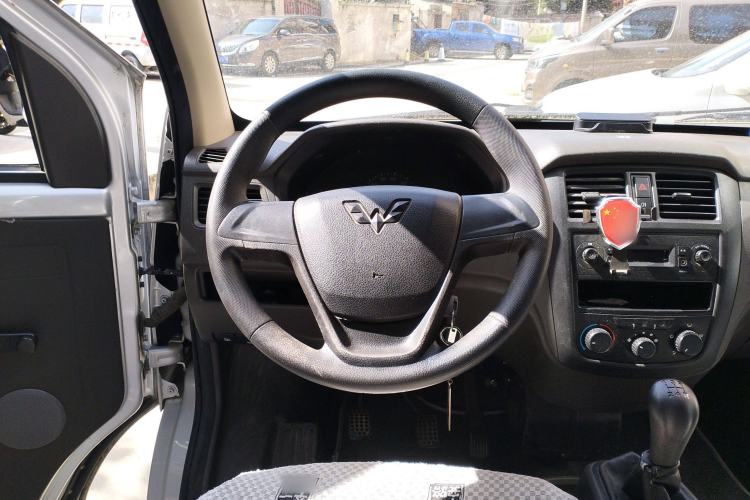 Used Wuling Rongguang S 2021 1.2L Base Model Window-Sealed 5-Seat LSI Car