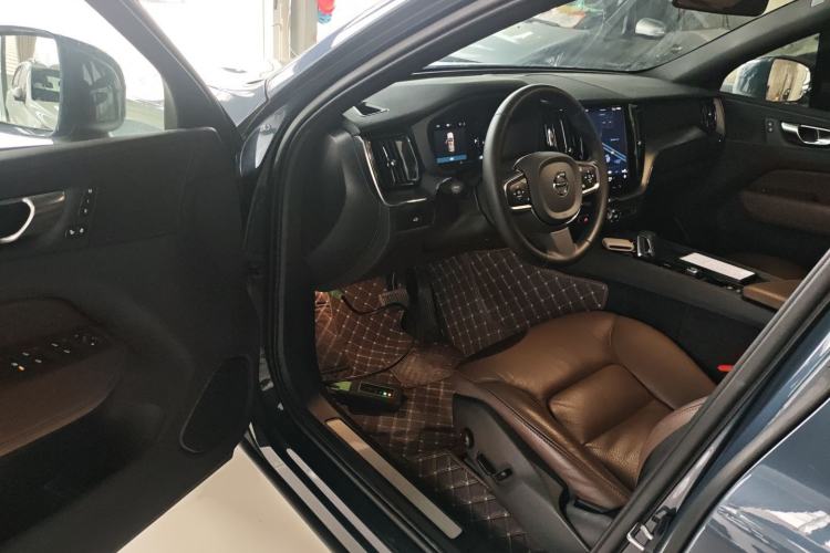 Used Volvo XC60 2025 B5 4x4 Smart Luxury Edition