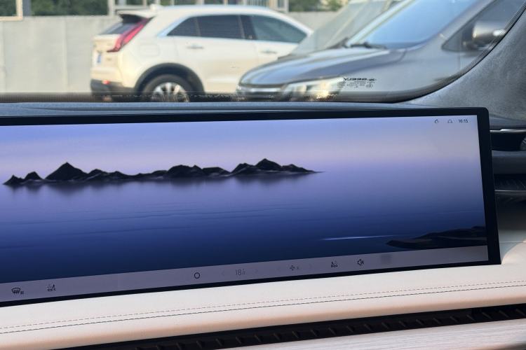 Used Geely Galaxy E8 2024 665 km Range Rear-Drive Starship Long-Range Version