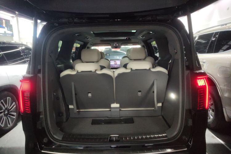 Used Zeekr 009 2024 Six-Seat Executive Version 4WD 108 kWh Trunk