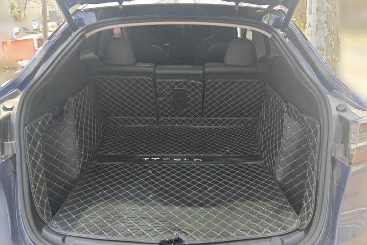 Used Tesla Model Y 2021 Long-Range All-Wheel-Drive Version Trunk