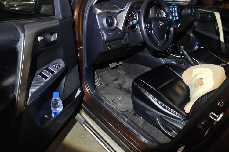 Used Toyota RAV4 2015 2.0L CVT Two-Wheel Drive Fashion Edition