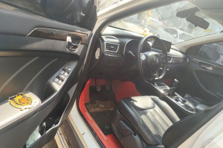 Used Dongfeng Fengon 580 2018 Revised Version 1.5T Manual Luxury Edition Driver Seat