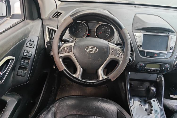 Used Hyundai ix35 2013 2.0L Automatic Two-Wheel Drive Smart GLS China V Standard Steering Wheel