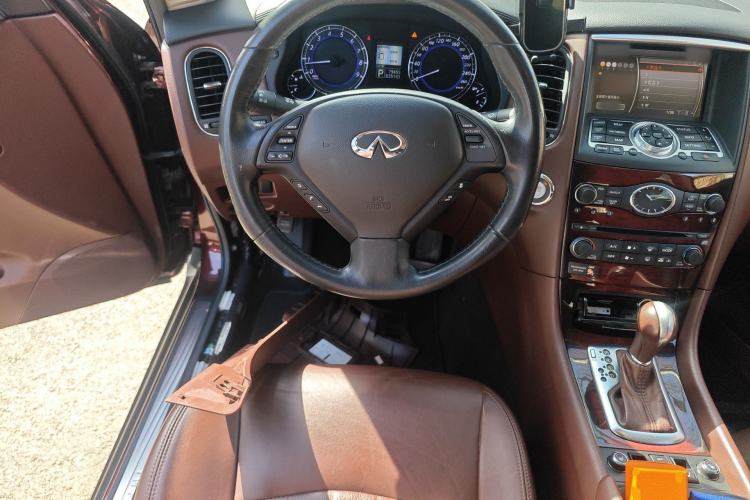 Used Infiniti QX50 2013 2.5L Two-Wheel-Drive Elegant Edition