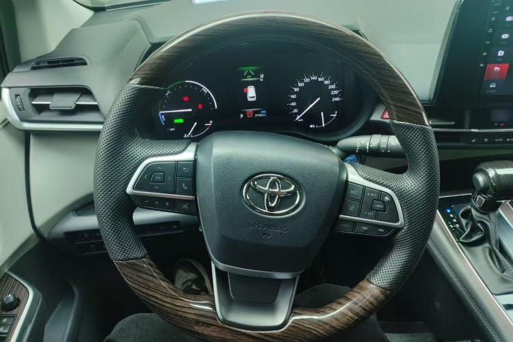 Used Toyota Granvia 2023 2.5L Hybrid Luxury Edition