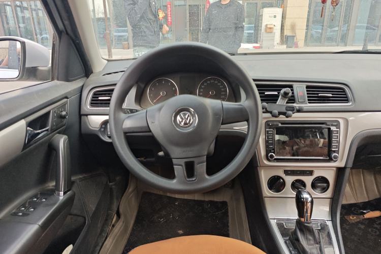 Used Volkswagen Gran Lavida 2014 1.6L Automatic Sport Edition

