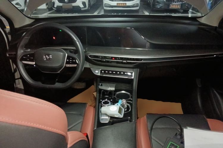 Used CHANGAN Eado 2023 Changan Edition PLUS Blue Whale NE 1.4T GDI DCT Prestige Version Center Console