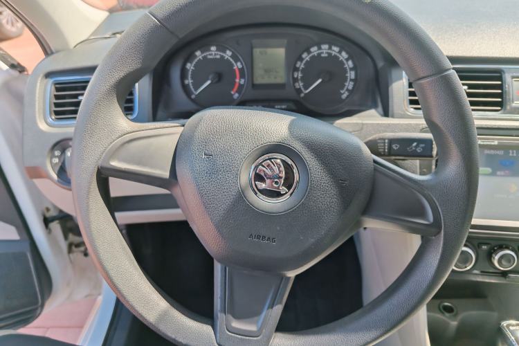 Used Skoda Rapid 2015 1.6L Automatic Smart Selection Model