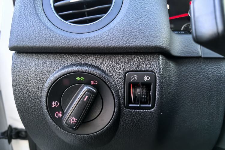 Used Volkswagen Tiguan L 2016 280TSI Automatic Two-Wheel-Drive Silk Road Style Edition
