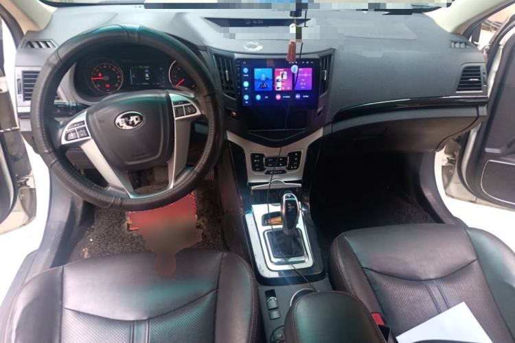 Used BYD e5 2016 300 Luxury Edition Center Console