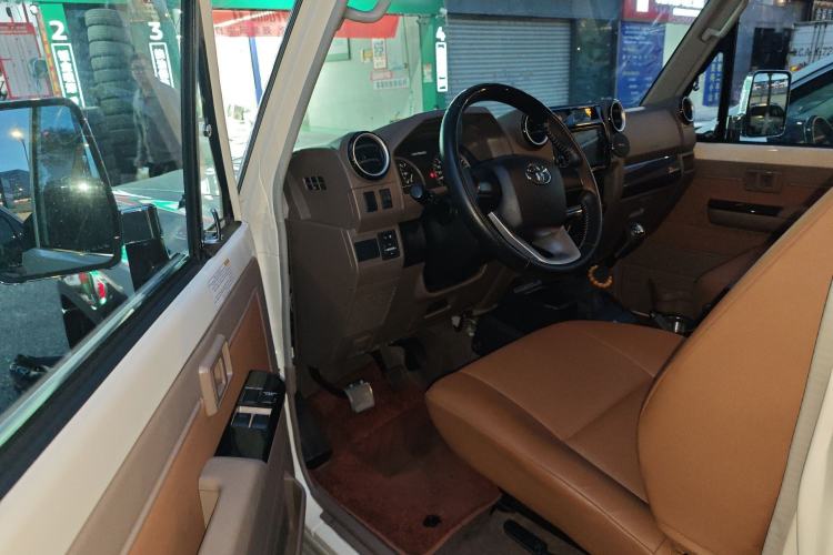 Used Toyota Land Cruiser 2022 4.0L Manual LC71 Gasoline 70th Anniversary Edition – Middle East Driver Seat