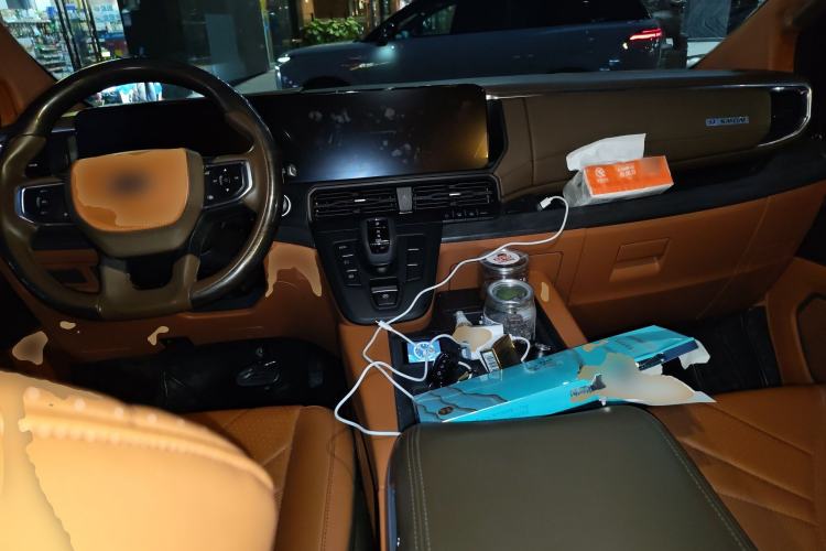 Used Juntian Black Warrior Youth 2023 2.0T Diesel Standard Edition Center Console