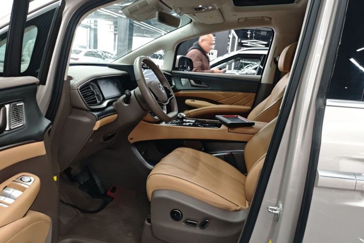 Used Denza D9 2022 DM-i 970 Four-Wheel Drive Flagship Model
