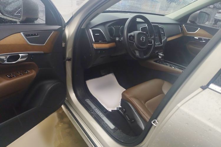 Used Volvo XC90 2019 T6 Zhiyi Edition 7-Seater China VI Standard Interior 4