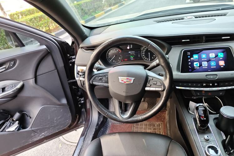 Used Cadillac XT4 2020 28T Two-Wheel-Drive Leading Version
