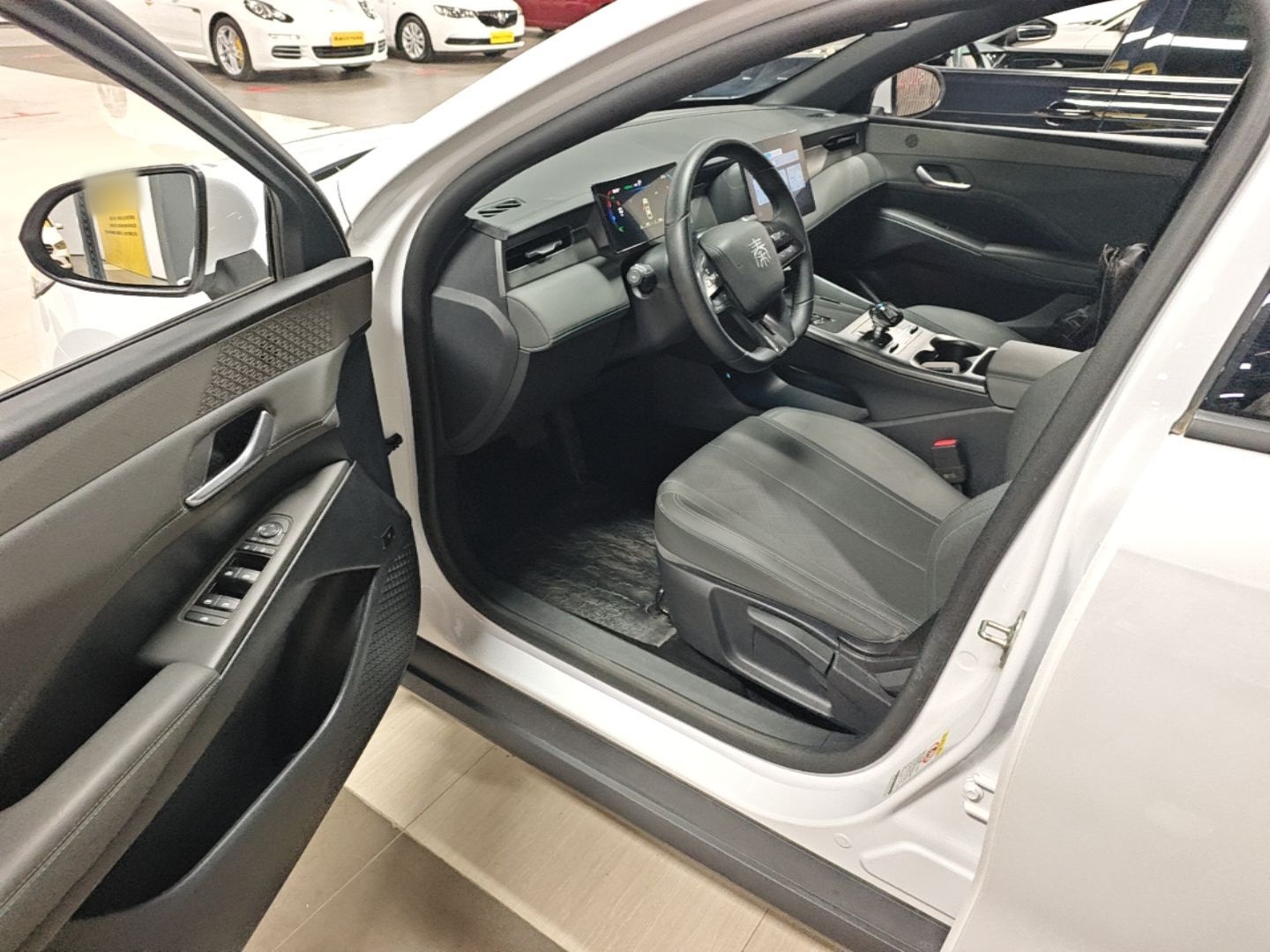 BYD Qin PLUS 2025 DM-i Smart Drive 55KM Leading Model — снимка 18