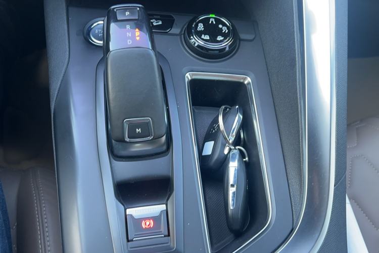 Used Peugeot 5008 2017 380THP 7-Seater Luxury GT Edition Gear Lever