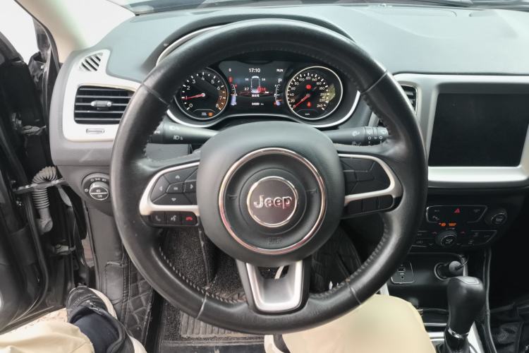 Used Jeep Compass 2017 200T Automatic Family Edition Steering Wheel