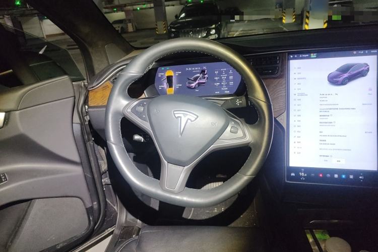Used Tesla Model X 2019 Long-Range Version Steering Wheel