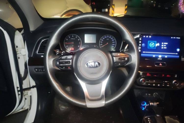 Used Kia K4 2015 1.8L Automatic GLS Special Steering Wheel