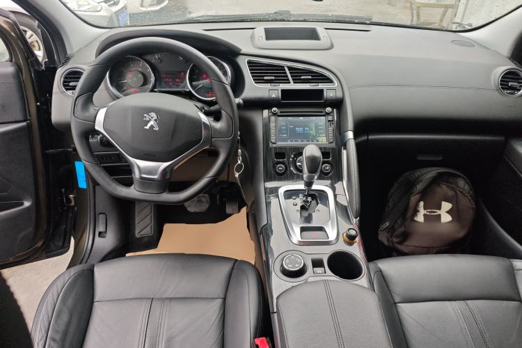 Used Peugeot 3008 2013 1.6THP Automatic Trend Edition Center Console