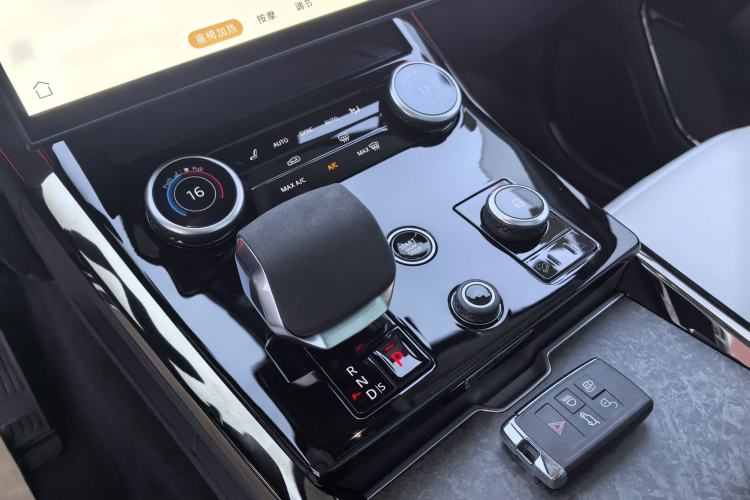 Used Land Rover Range SportNew Energy 2023 P510e Plug-in Hybrid – First Edition Interior 5