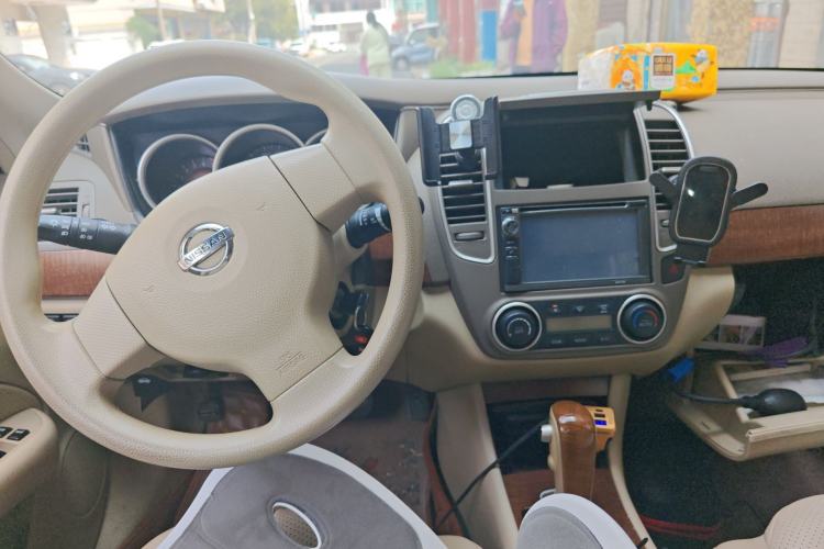 Used Nissan Sylphy 2009 1.6XE Automatic Comfort Edition Center Console