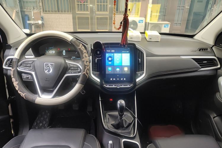 Used Baojun 530 2021 Global Car Anniversary Edition 1.5T Manual Prestige Model 7 Seats Center Console