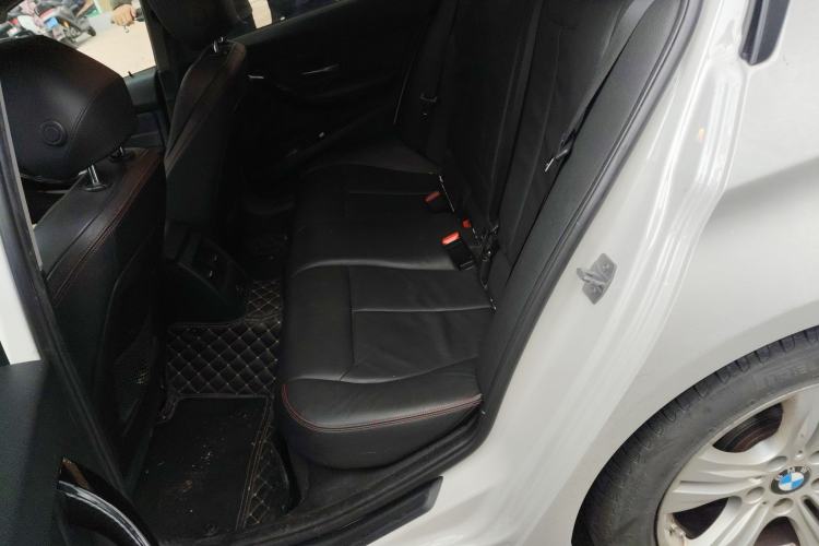 Used BMW 3 Series 2015 320i Luxury Edition Sports Design Package Interior 4